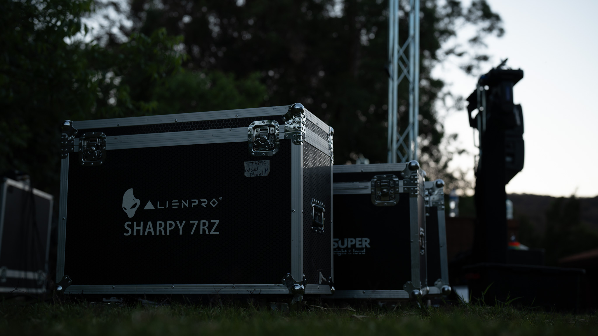 Cabezas robóticas de iluminación en flightcase